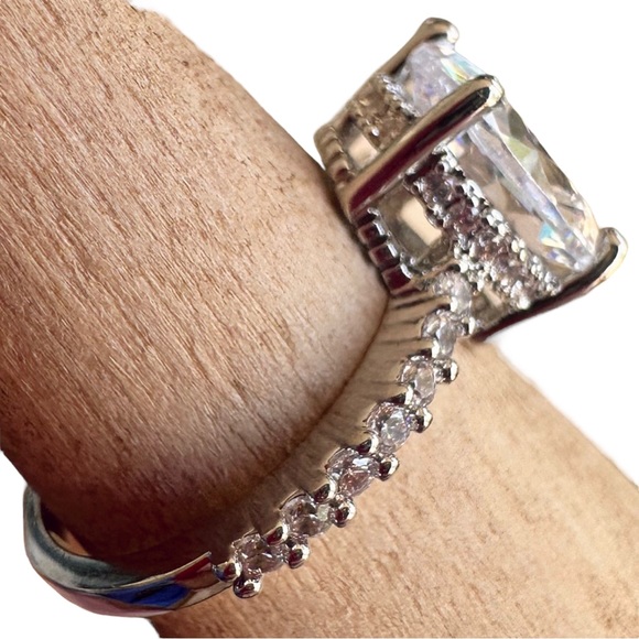 NEW Oval Shaped White Gold-Plated Dazzling Brilliant Cut CZ Band Ring - Picture 7 of 16